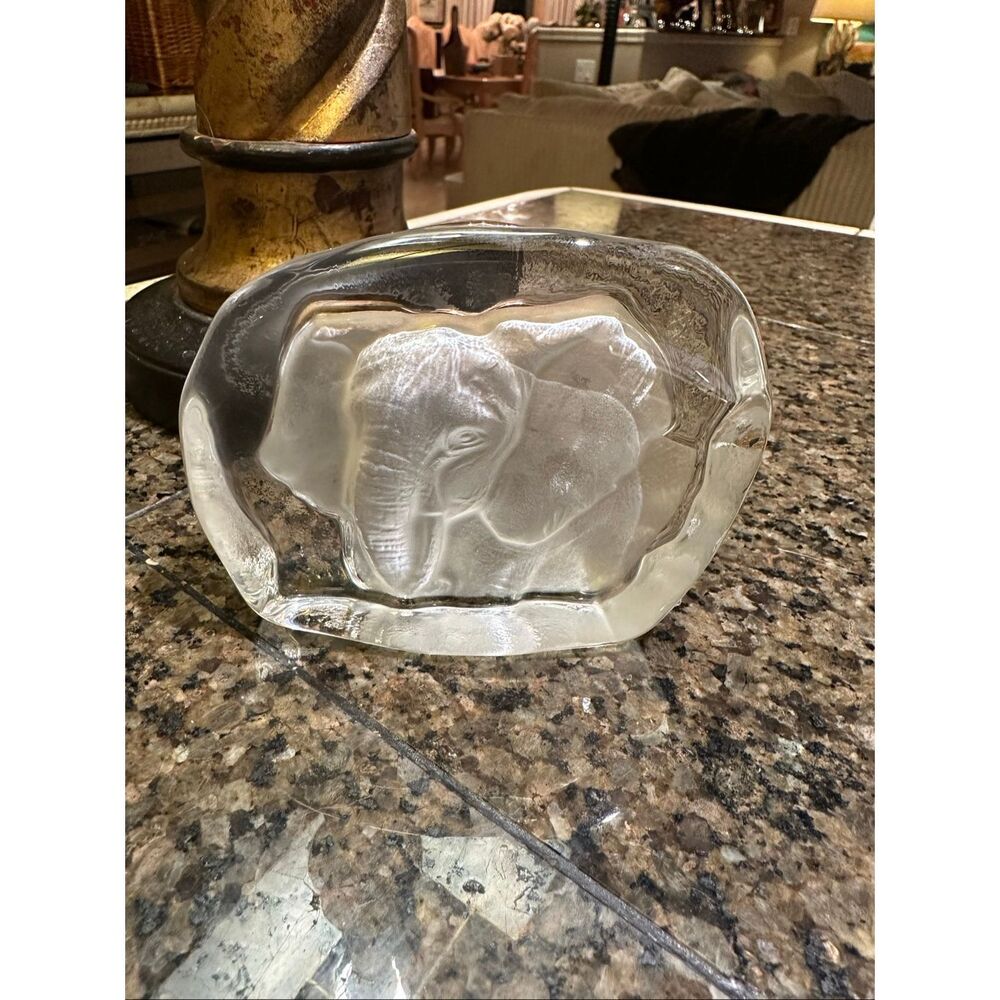 Vintage clear glass elephant art glass figurine. Frosted Intaglio design